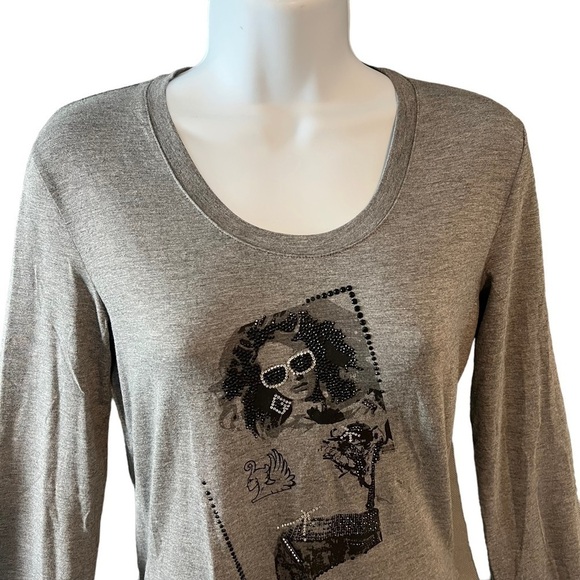 Cappopera NWOT Gray Graphic Print Sequin Long Sleeve T Shirt - Picture 1 of 10